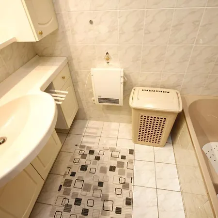 4440f Apartment Lumbarda